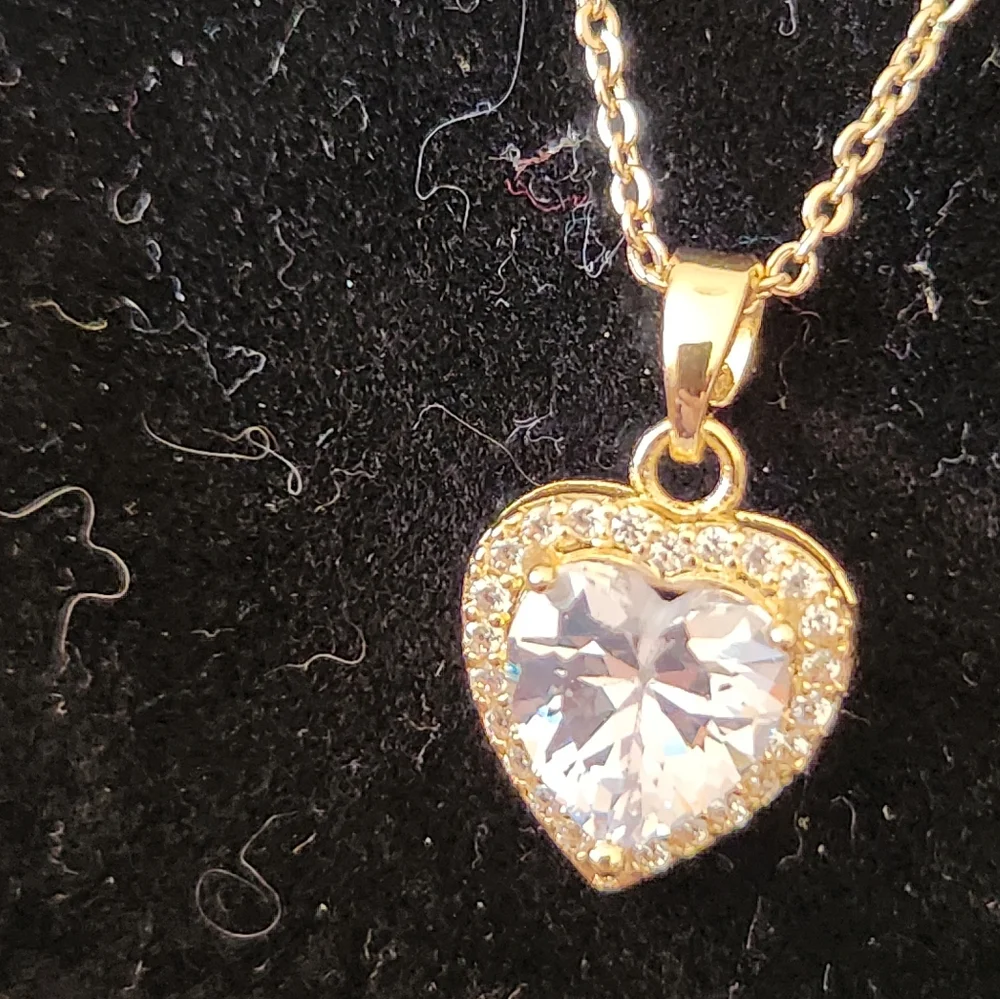 Swarovski Elements Necklace Crystals Heart Pendant Gold Tone NWOT